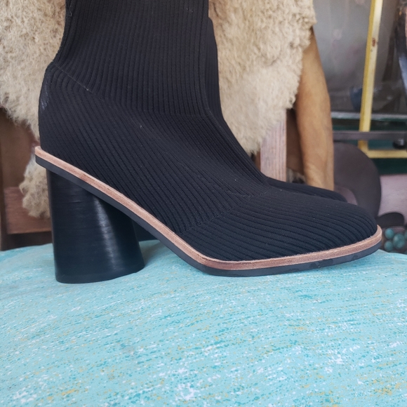 Initial boots - Picture 4 of 9